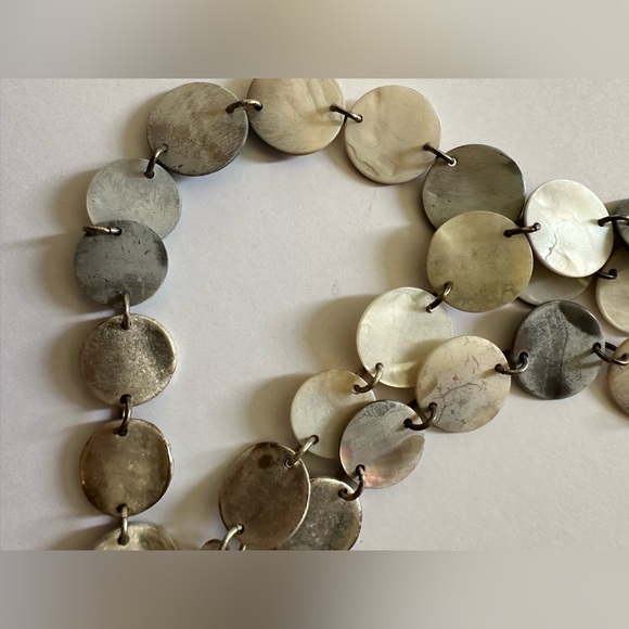 Vintage Kenneth Cole Gray Mother of Pearl Shell Necklace - Picture 13 of 13